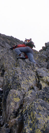 Grimpant vers la punta Del Sabre